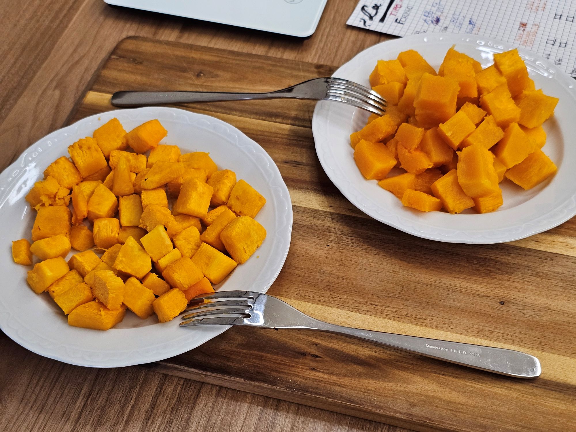 Zucca cotta al forno a sinistra e al vapore a destra